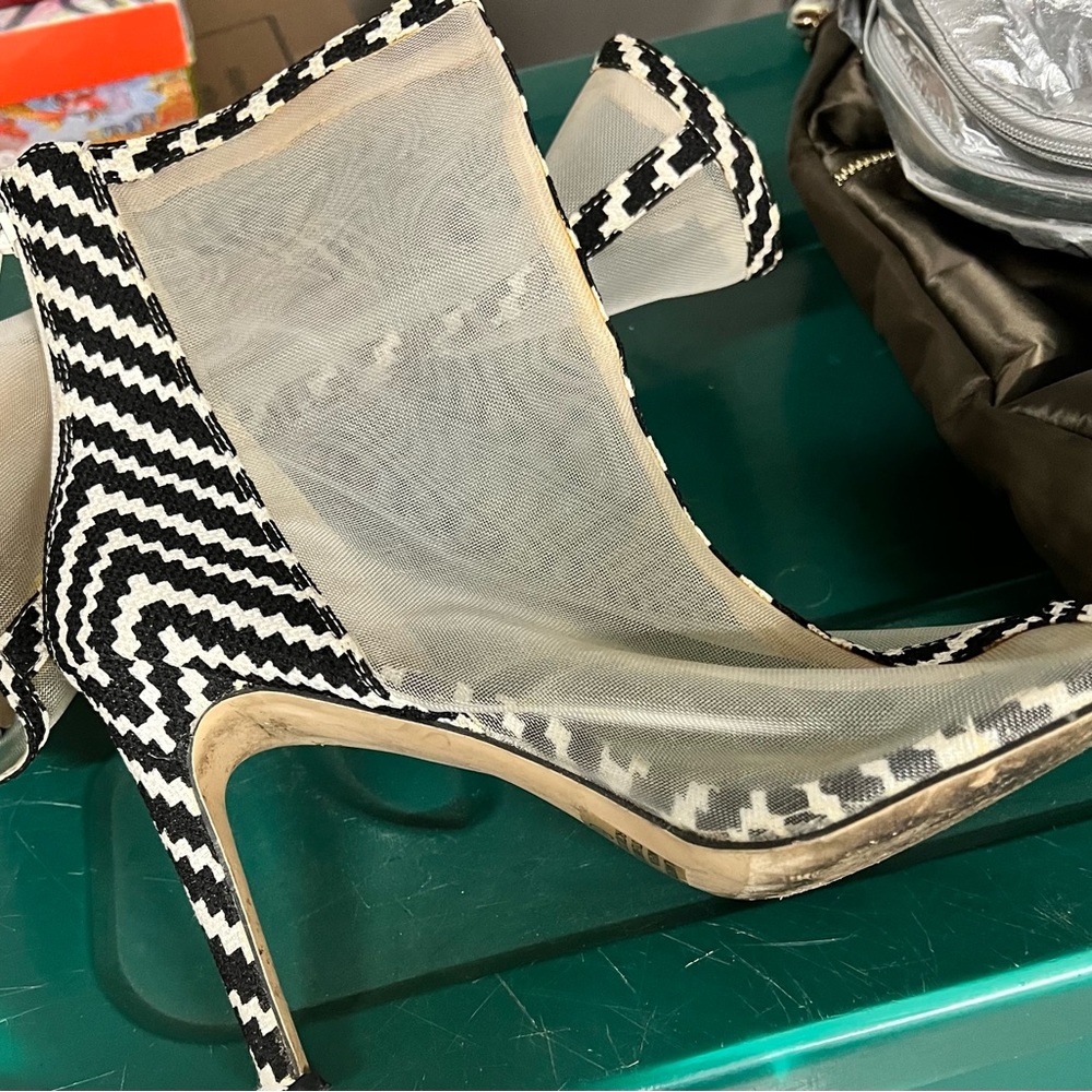 GUC SHEER BOOTIES - Picture 3 of 3